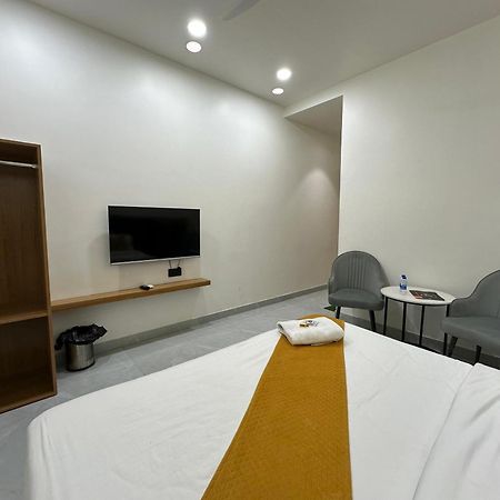 Hotel Sky Way Inn Hisār エクステリア 写真