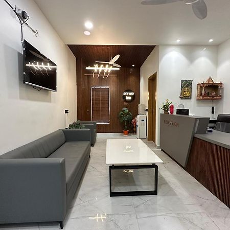 Hotel Sky Way Inn Hisār エクステリア 写真