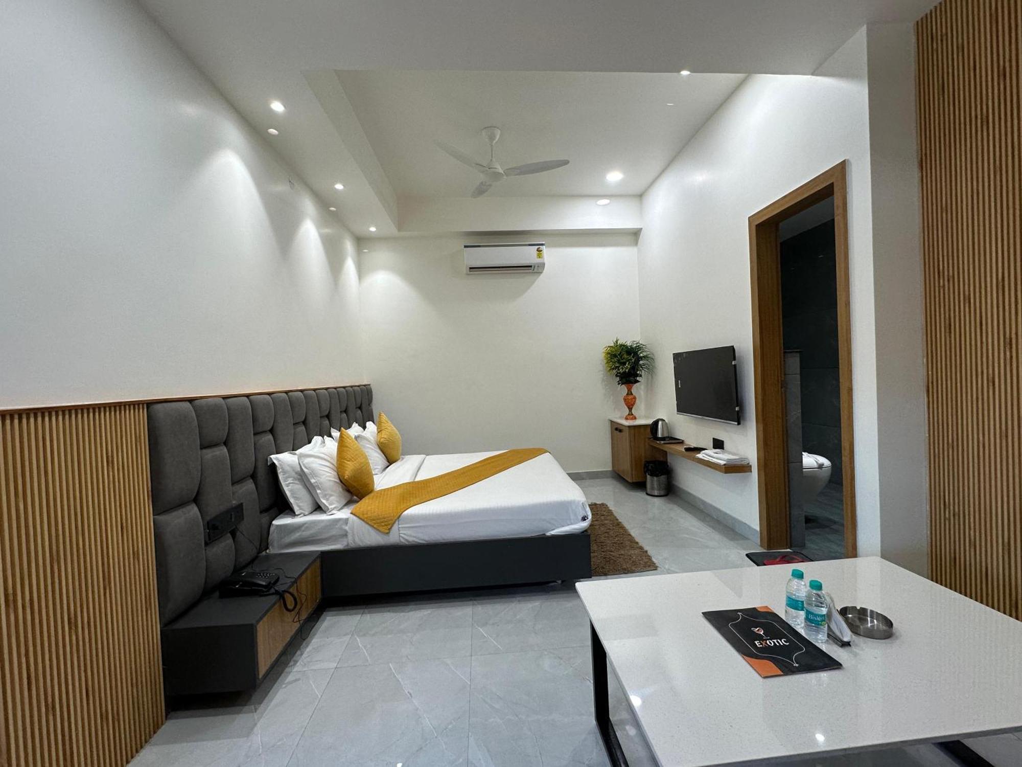 Hotel Sky Way Inn Hisār エクステリア 写真